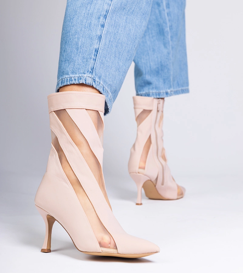 Hers Beżowe botki satynowe  z siateczką na szpilce