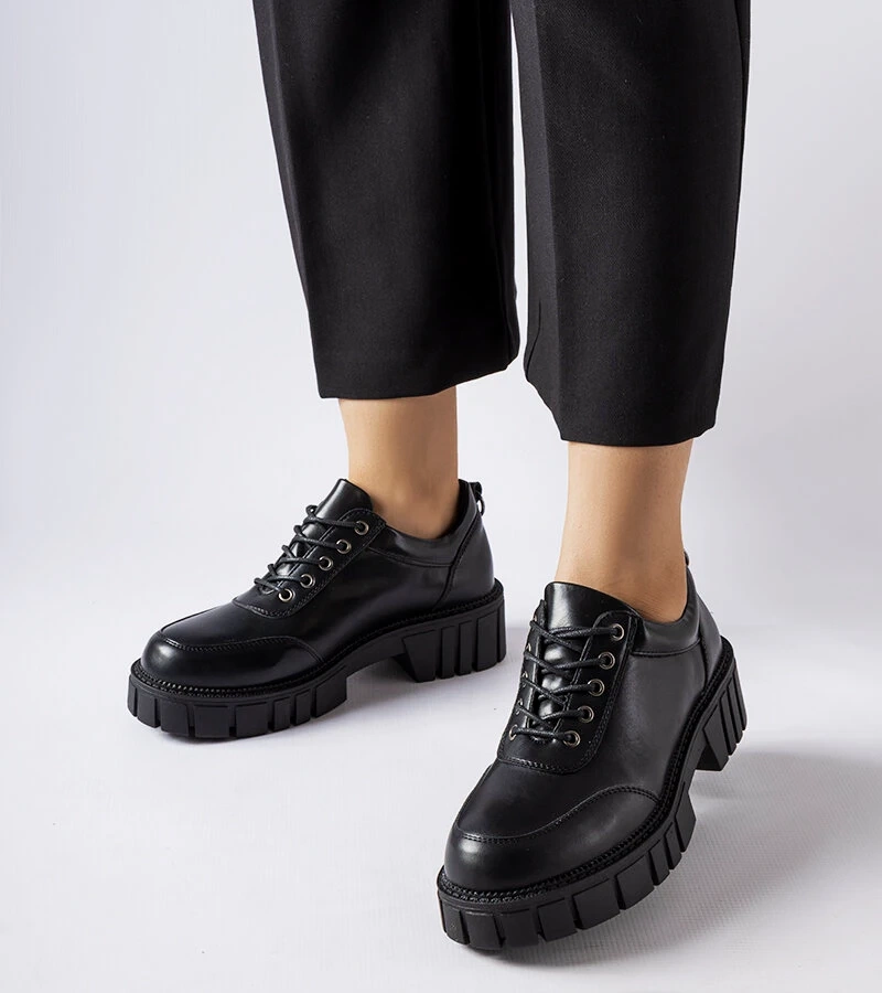 Czarne masywne klasyczne półbuty