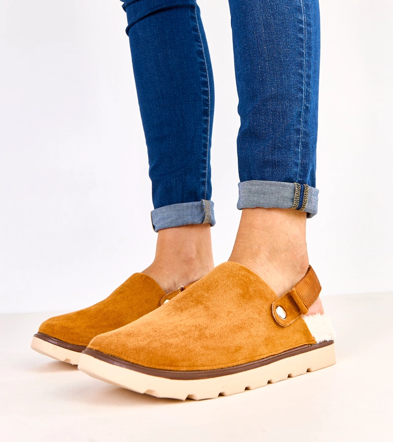 Hers Brązowe zabudowane kapcie ocieplane z zapięciem