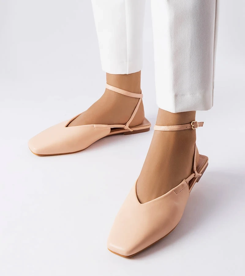 Różowe sandały z zakrytym noskiem