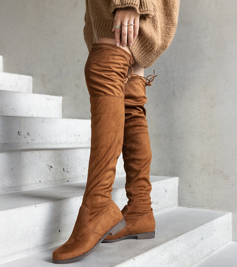 Brązowe długie kozaki na platformie z eko-zamszu