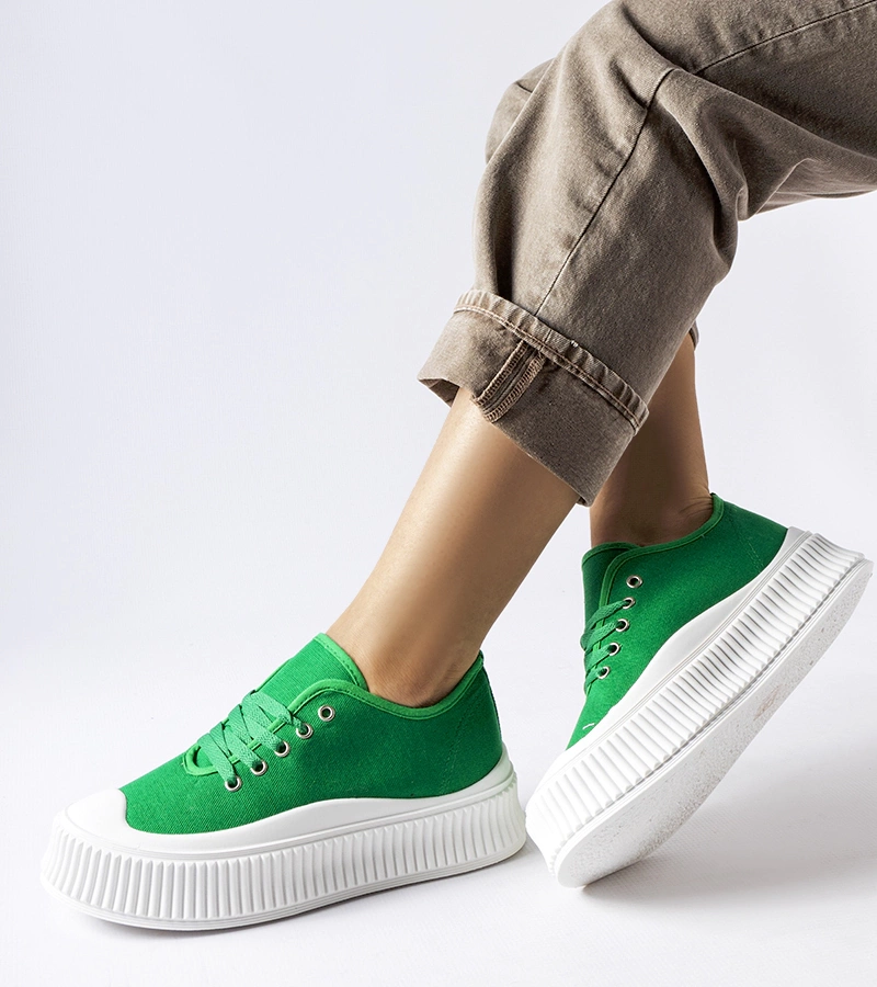 Zielone trampki na platformie