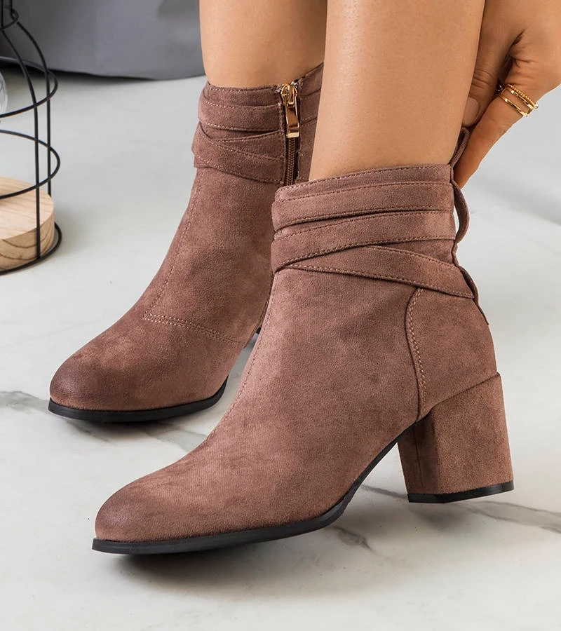 Brązowe botki na niskim słupku