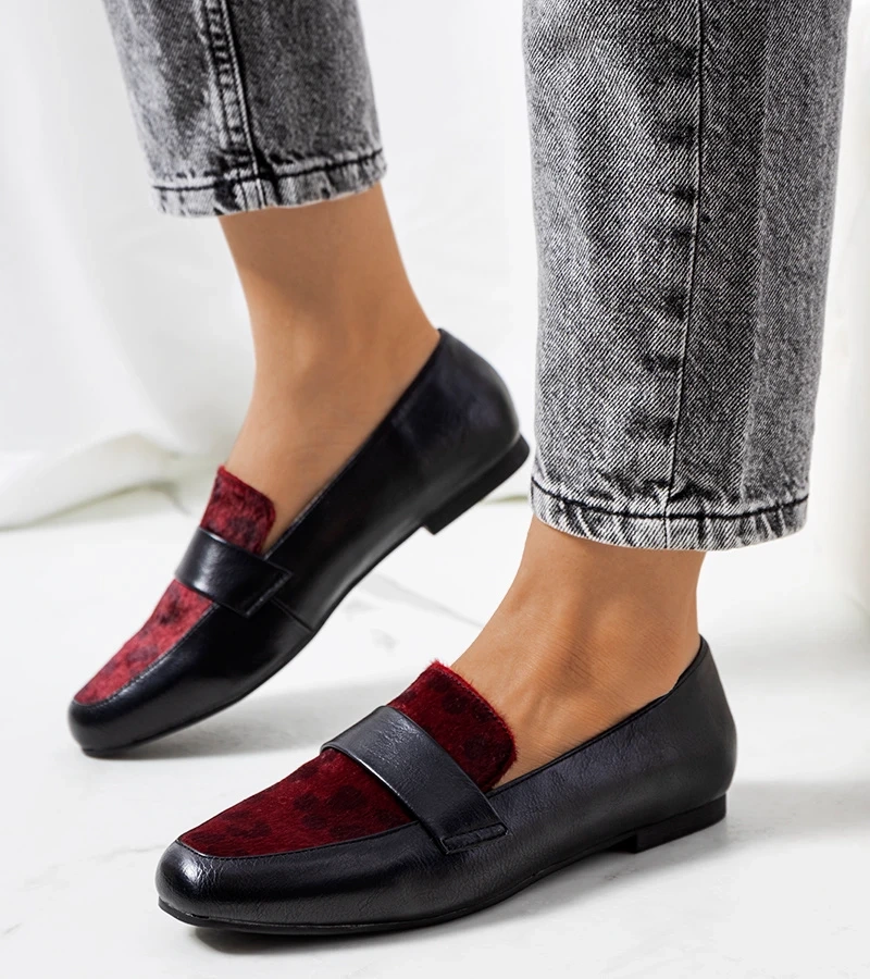 Hers Czarno bordowe półbuty z futerkiem