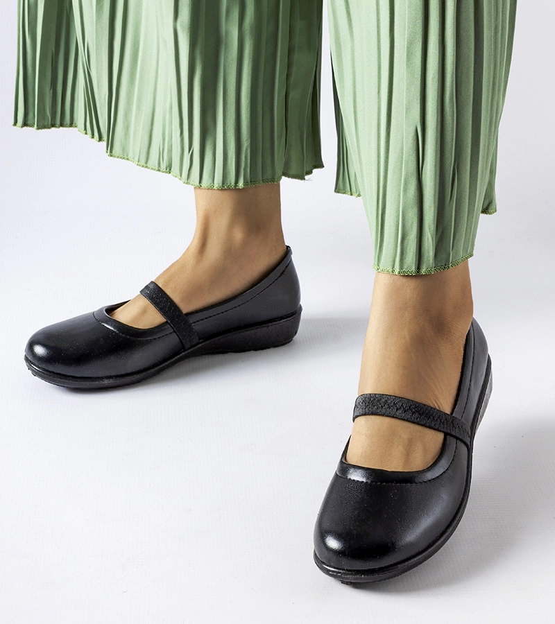 Czarne baleriny na niskiej koturnie