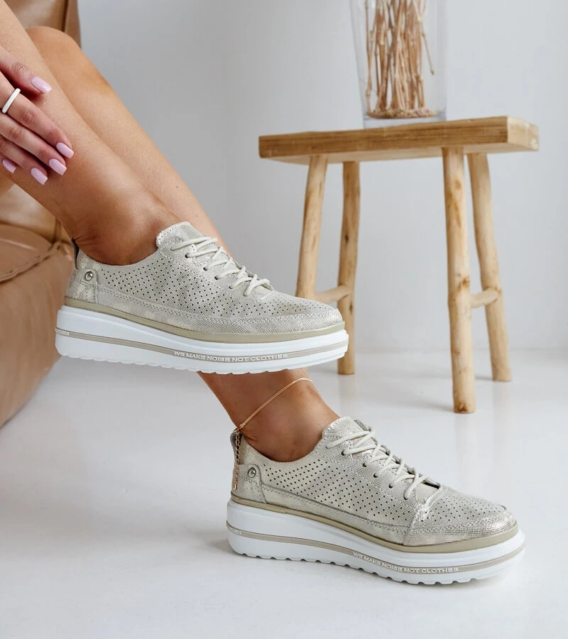 Złote skórzane trampki na koturnie