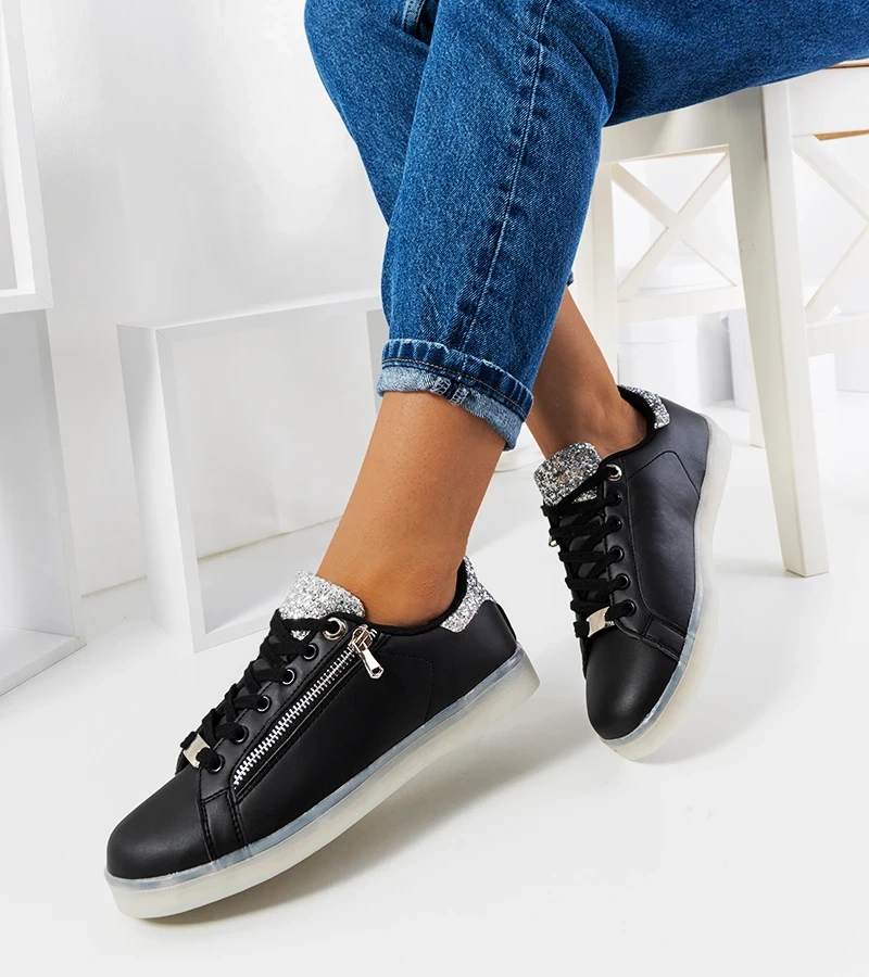 Sneakersy czarne ze świecącą podeszwą