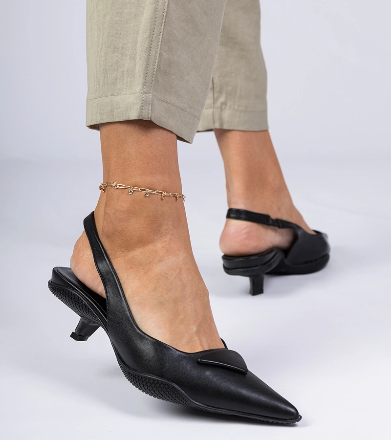 Czarne sandały na niskim obcasie ze sportową podeszwą