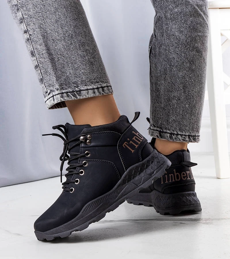 Czarne ocieplane traperki