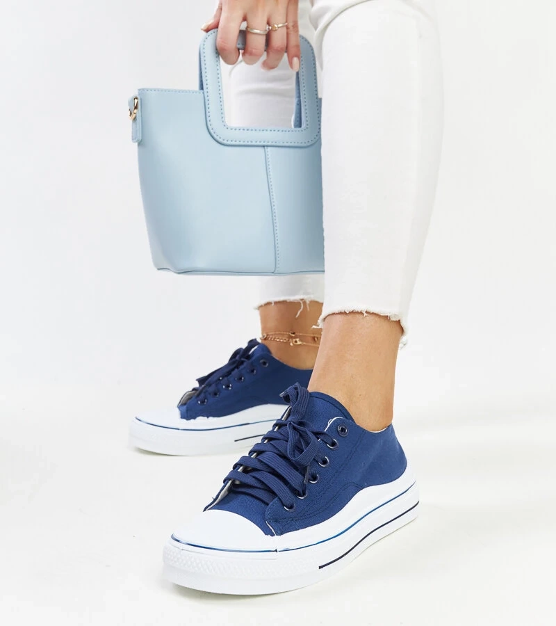 Granatowe trampki na platformie