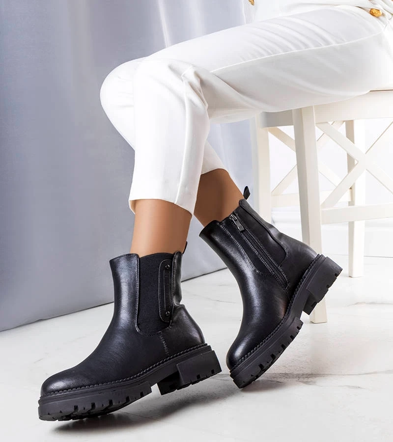 Czarne ocieplane botki z eko-skóry