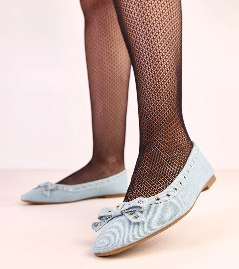 Hers Jeansowe baleriny z ozdobnymi oczkami i kokardką