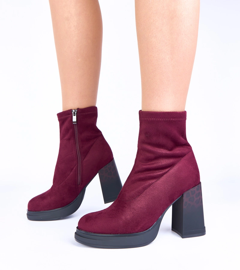 Hers Fioletowe botki na słupku zdobionym panterkowym printem