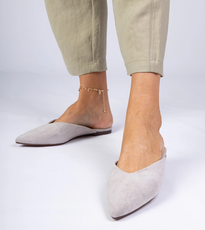 Hers Szare klapki eleganckie z ekozamszu