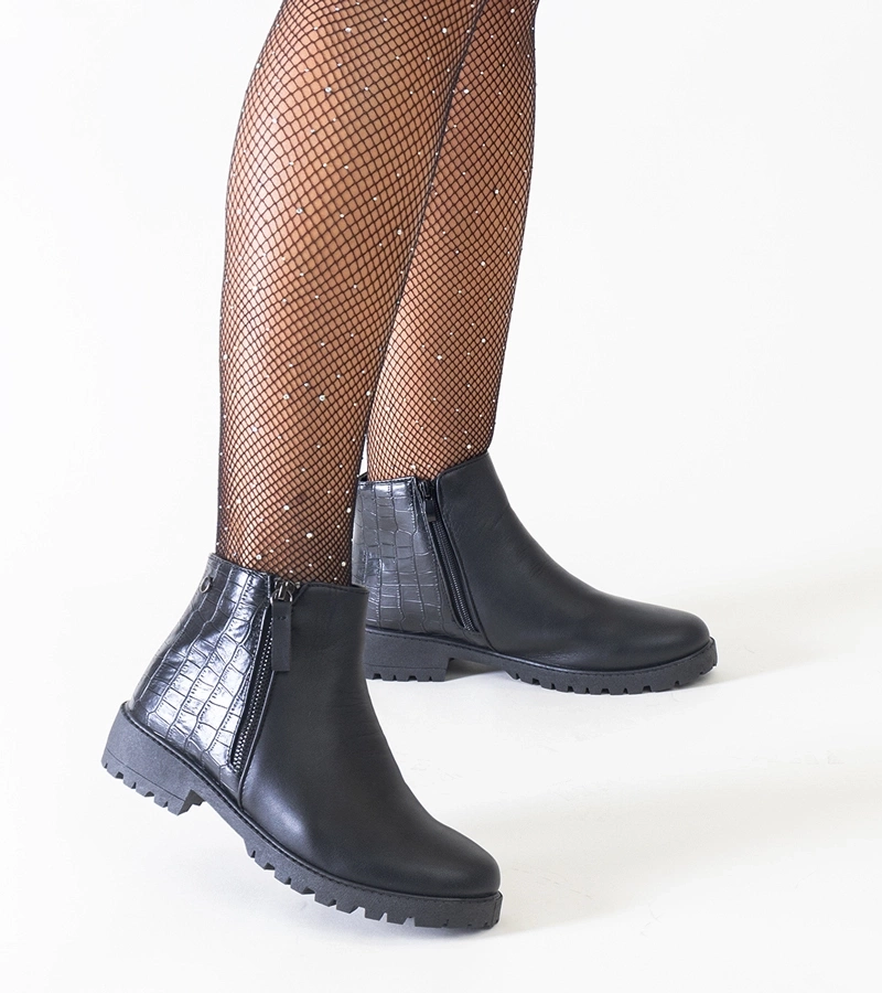 Czarne botki z motywem skóry krokodyla eko-skóra
