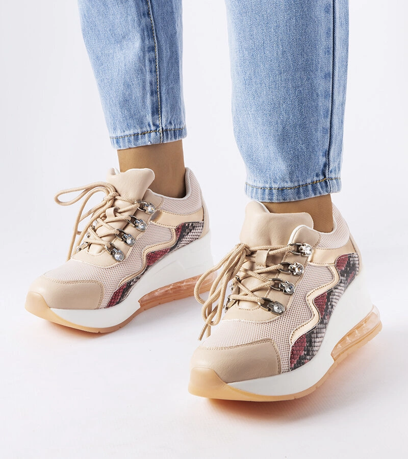 Różowe sneakersy ze wzorzystą wstawką