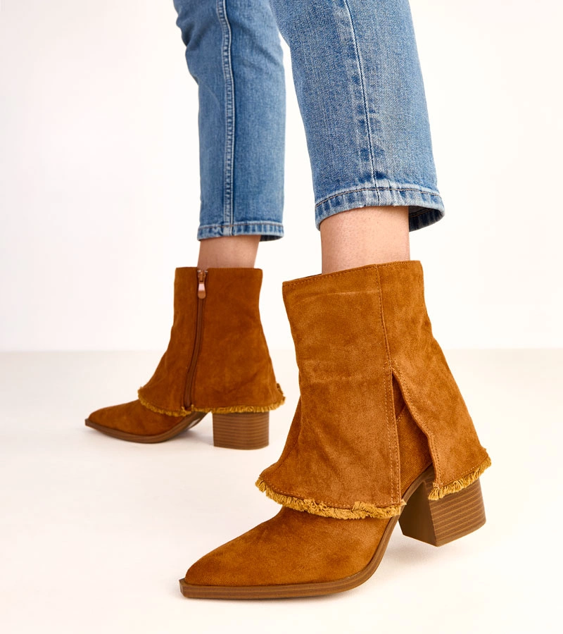 Hers Brązowe botki na słupku z wywiniętą cholewką