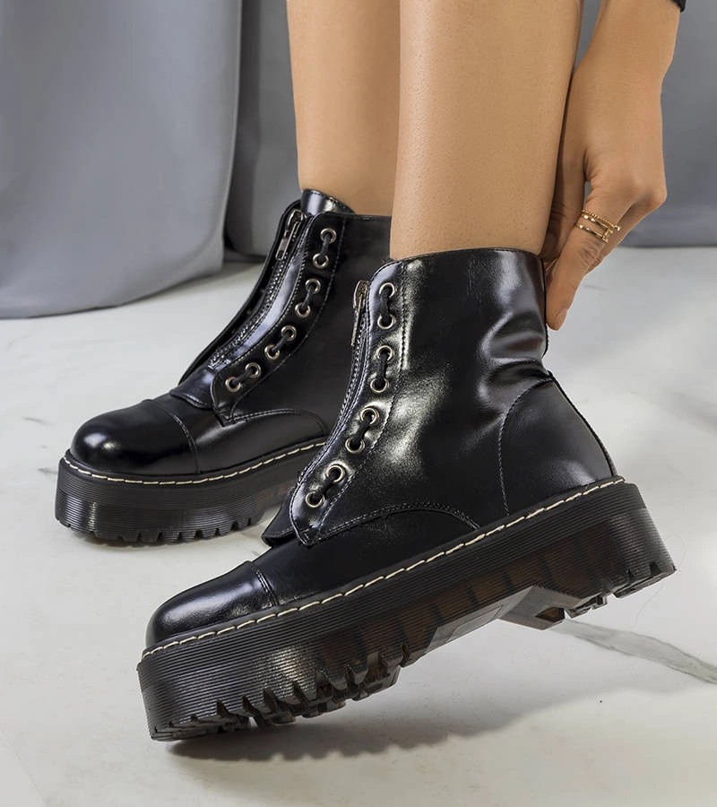 Czarne botki na wysokiej platformie