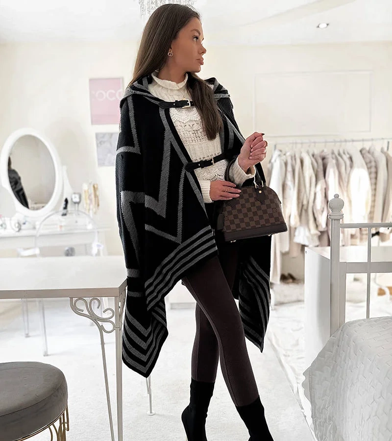 Ciemnoszara narzutka z kapturem