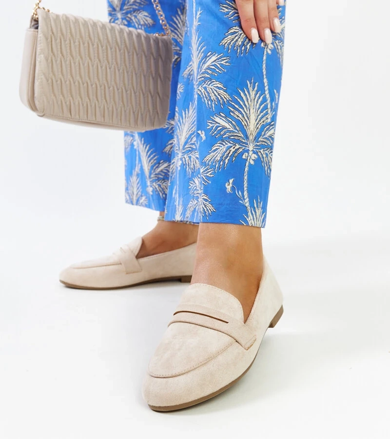 Jasnobeżowe mokasyny z eko-zamszu