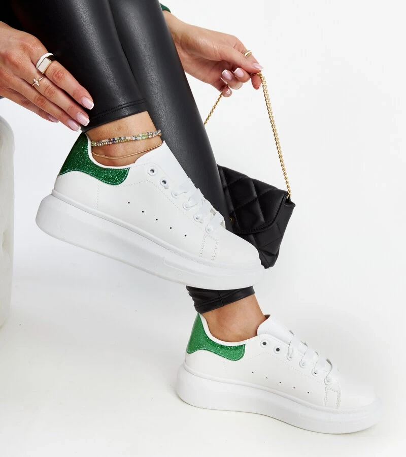 Białe sneakersy eko-skórzane