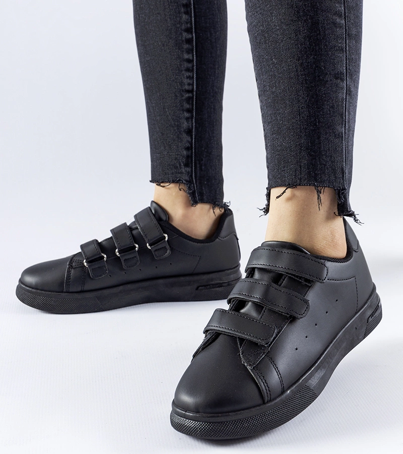 Czarne sneakersy zapinane na rzepy