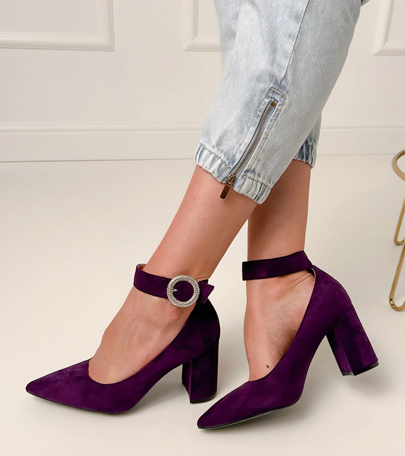 Hers Fioletowe czółenka na słupku ze sprzączką i cyrkoniami