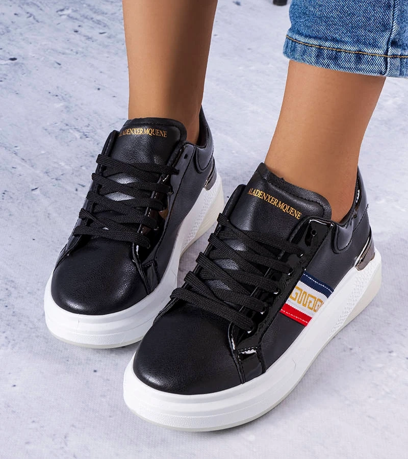 Czarne sznurowane sneakersy na podwyższonej podeszwie