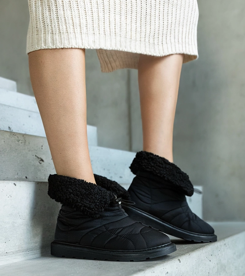 Czarne ocieplane śniegowce ze ściągaczem