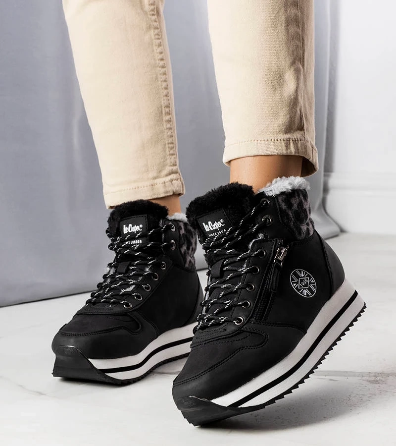 Czarne ocieplane traperki LCJ-22-31-1448L Lee Cooper