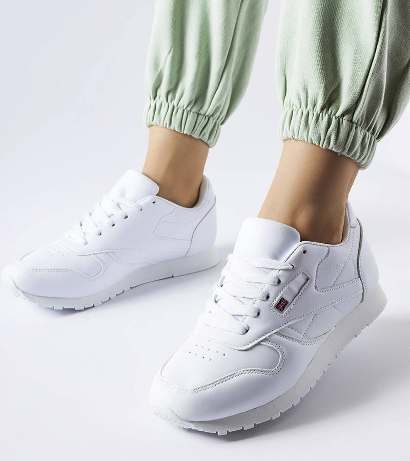 Białe sneakersy klasyczne
