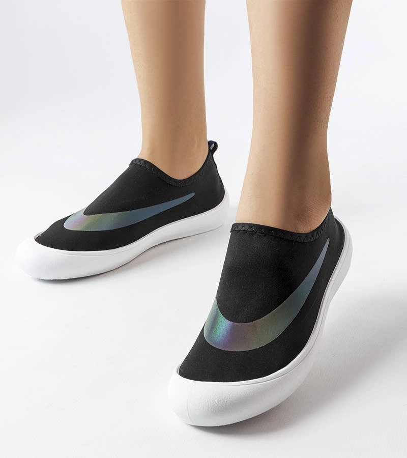 Białe wsuwane elastyczne trampki