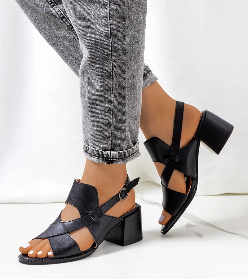 Czarne sandały skórzane