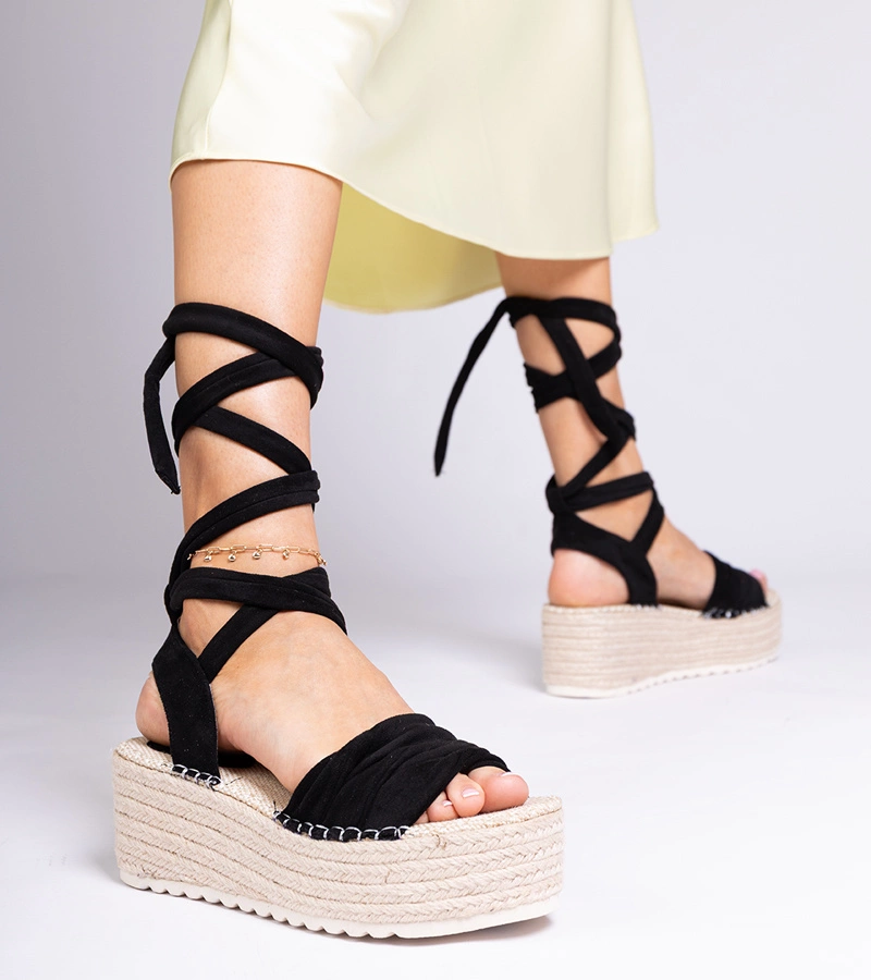 Hers Czarne espadryle na efektownej platformie