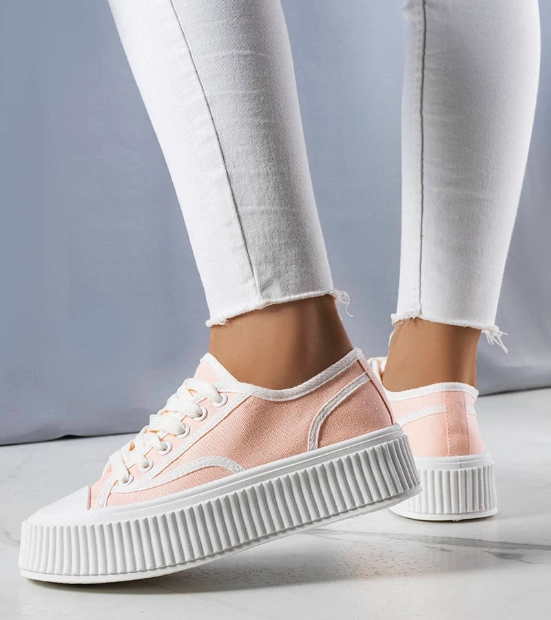 Jasnoróżowe trampki na wysokiej podeszwie