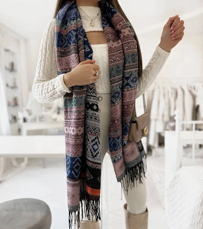 Pomarańczowy szal wzorzysty