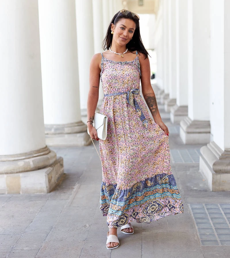 Wzorzysta sukienka na ramiączkach