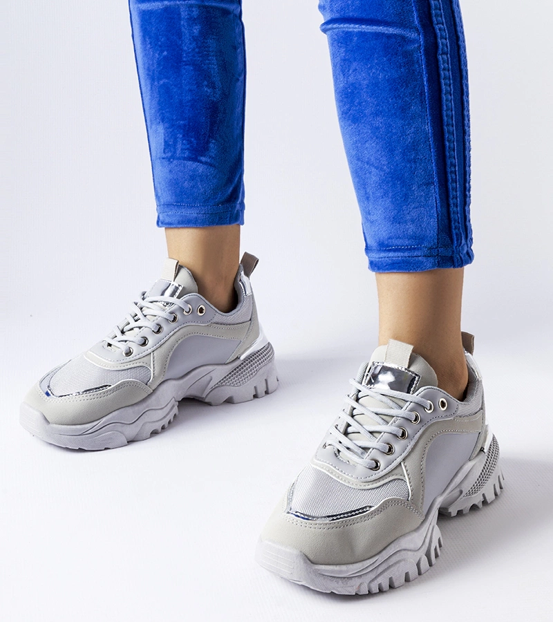Szare sneakersy ze srebrnym akcentem