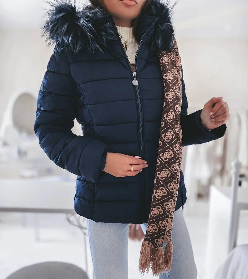 Granatowa kurtka pikowana