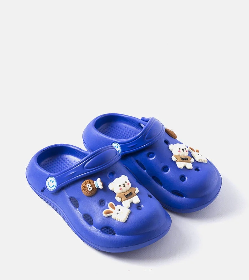 Niebieskie klapki z pianki z zakrytym noskiem