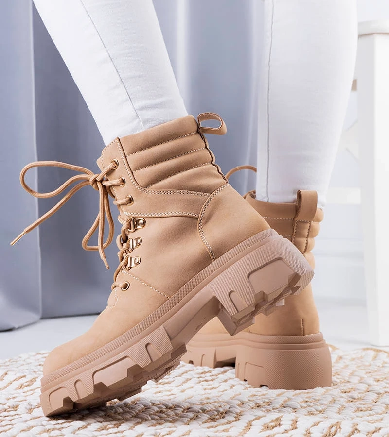 Beżowe botki na masywnej podeszwie