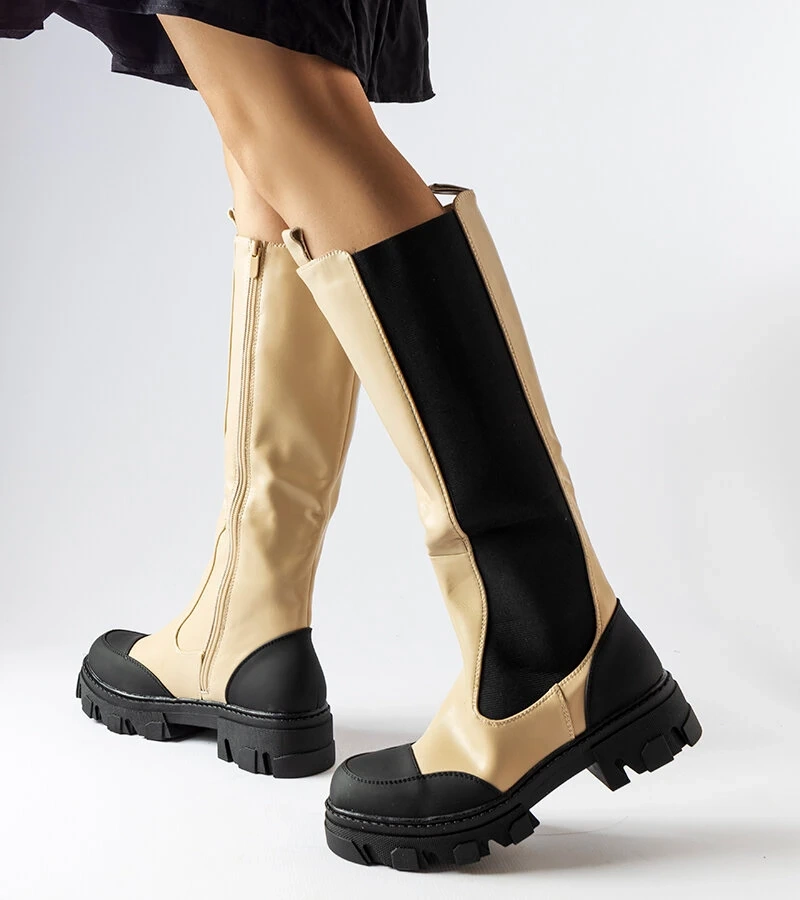 Beżowe wysokie kozaki na grubej podeszwie