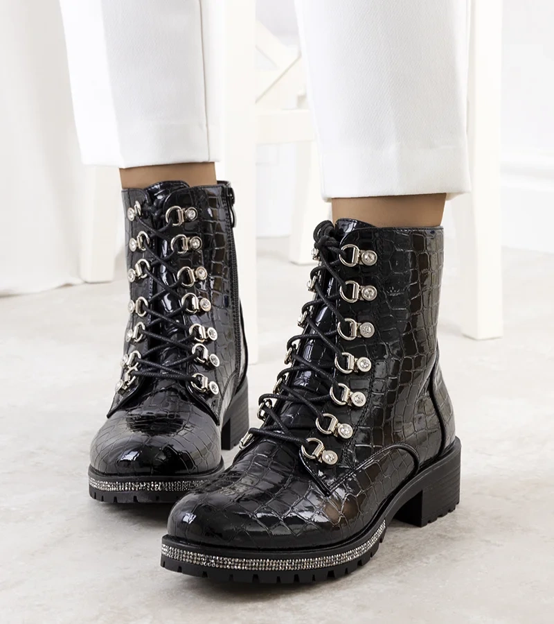 Czarne lakierowane botki