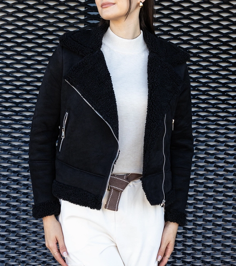 Czarny ocieplany kożuch