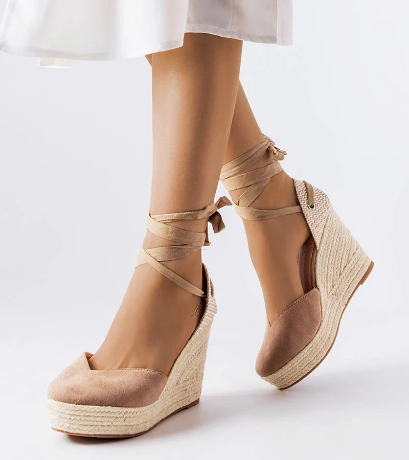 Brązowe espadryle na wysokiej koturnie