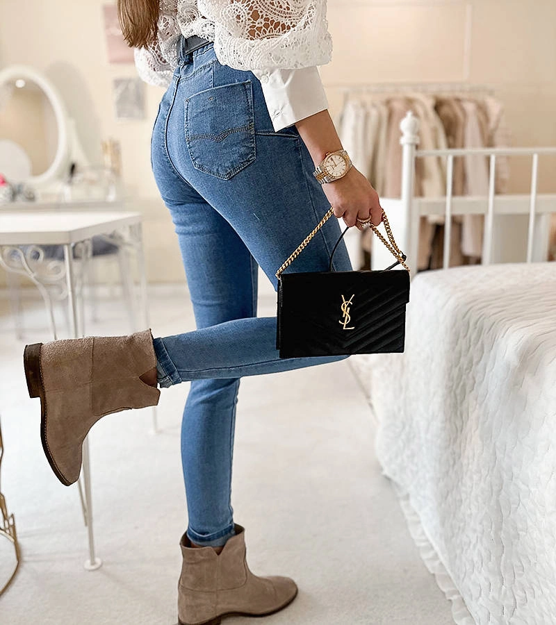 Niebieskie jeansy elastyczne push-up