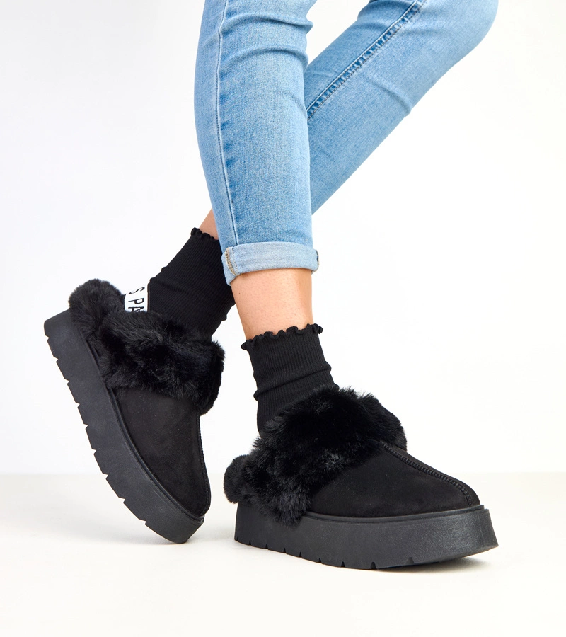 Hers Czarne krótkie śniegowce ocieplane futerkiem z gumką