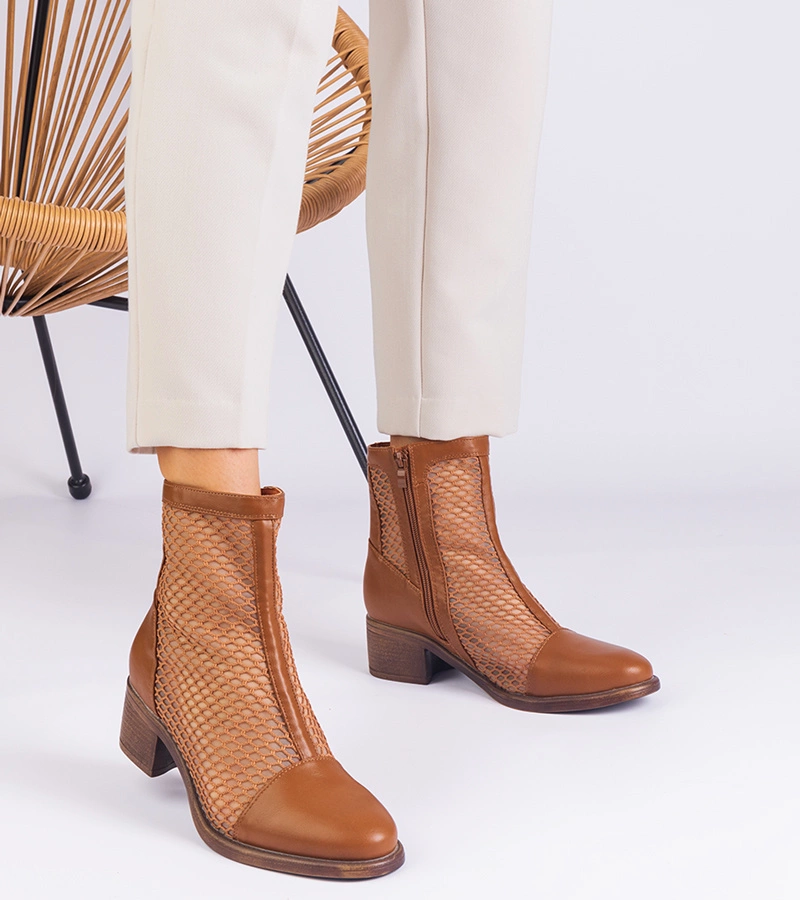 Hers botki na słupku damskie brązowe siateczkowe