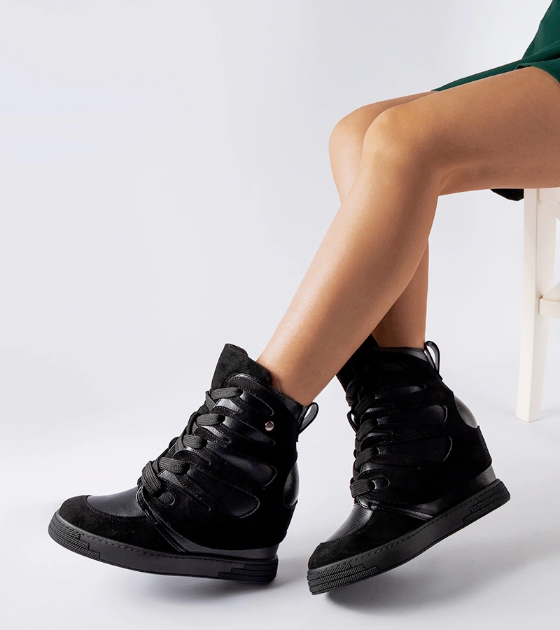 Czarne sneakersy na koturnie eko-zamsz