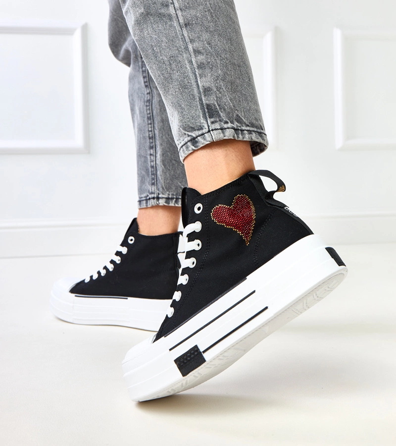 Hers czarne trampki na platformie z serduszkiem